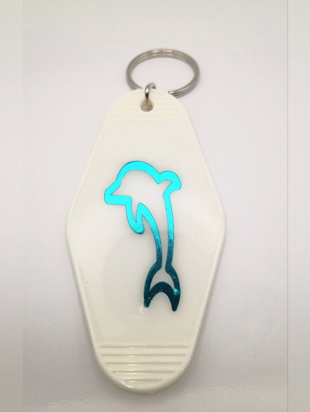 White Retro Motel Key Tag Keychain Blue Dolphin - Picture 2 of 2